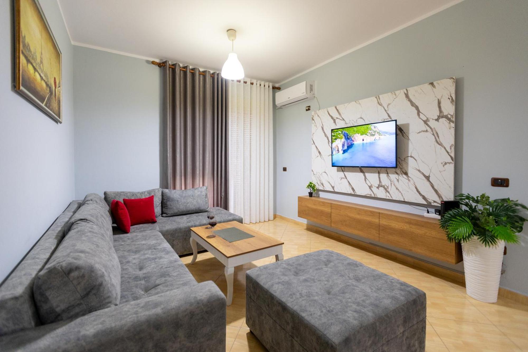 Da Vinci Apartment Vlorë Esterno foto