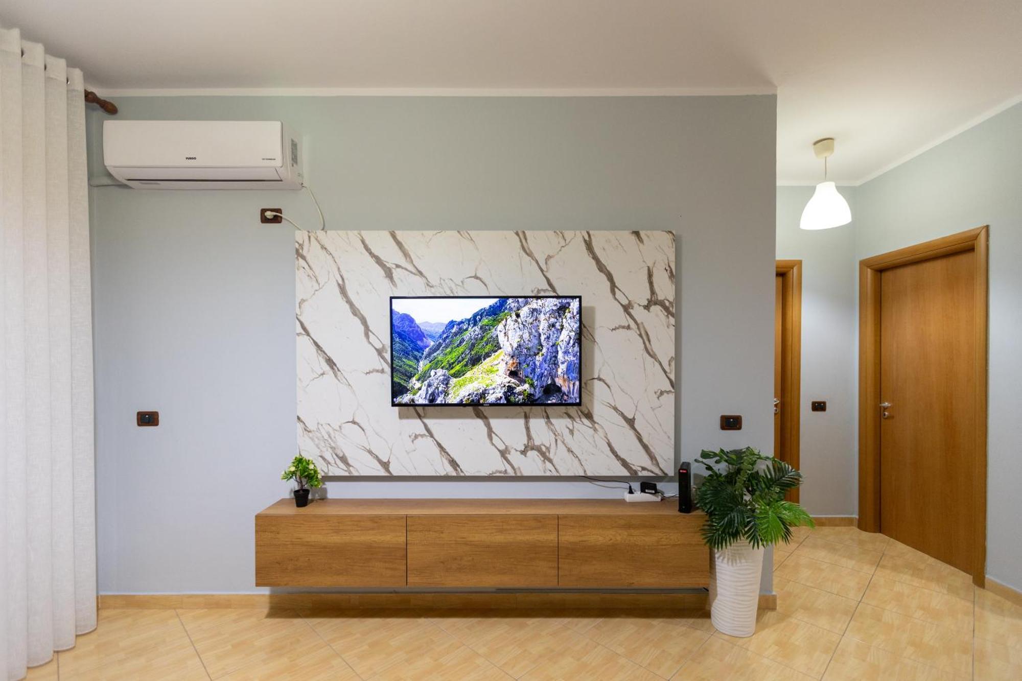 Da Vinci Apartment Vlorë Esterno foto
