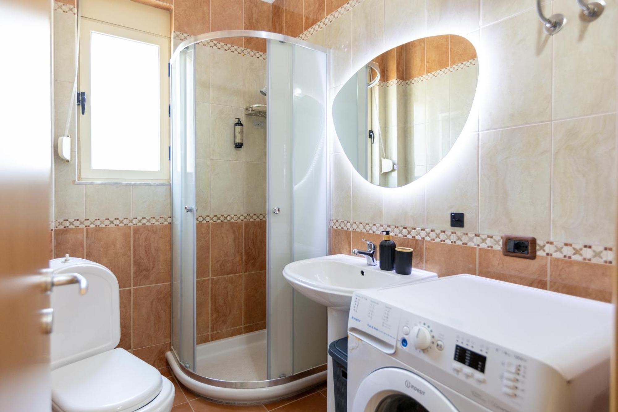 Da Vinci Apartment Vlorë Esterno foto