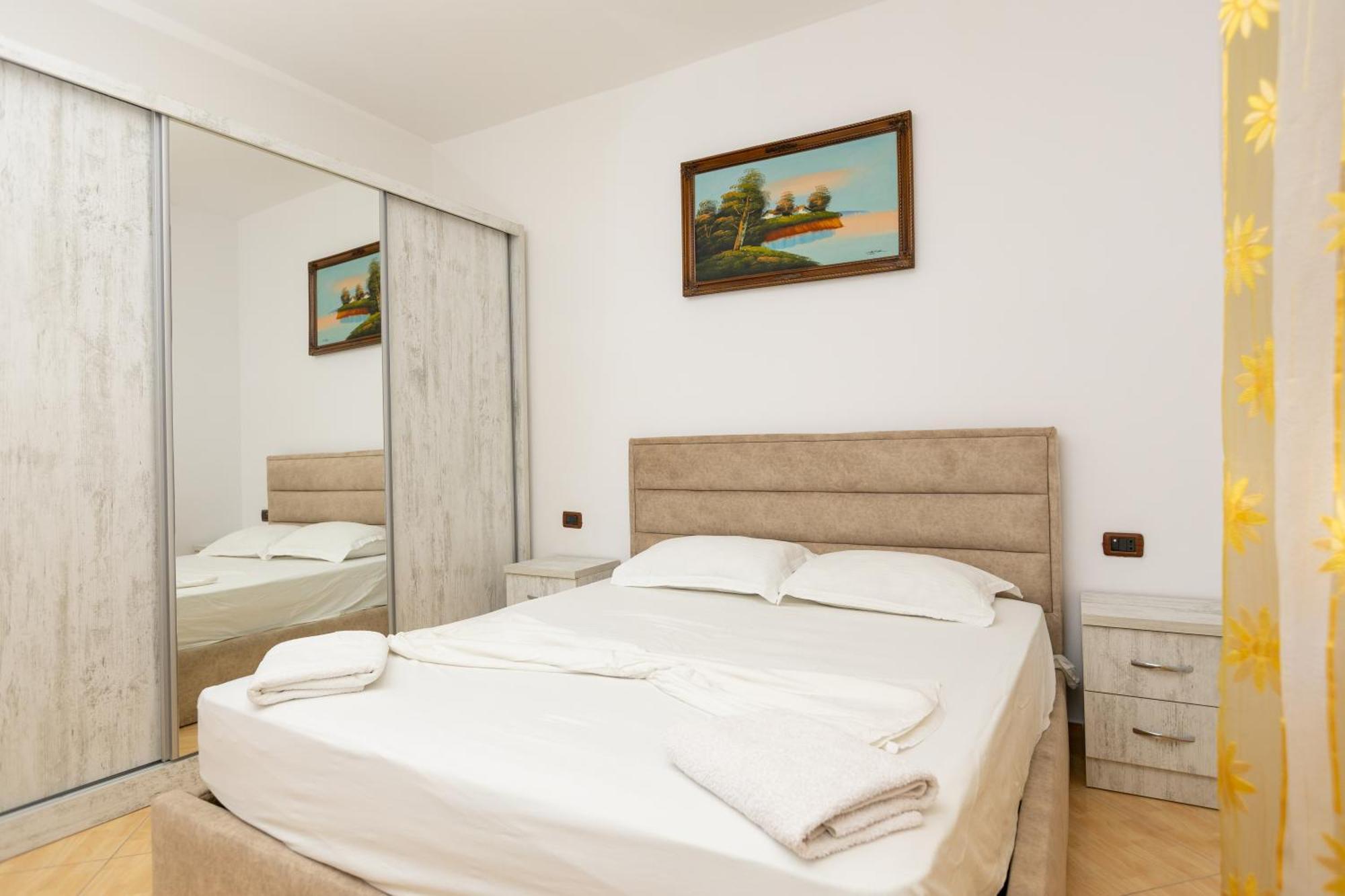 Da Vinci Apartment Vlorë Esterno foto